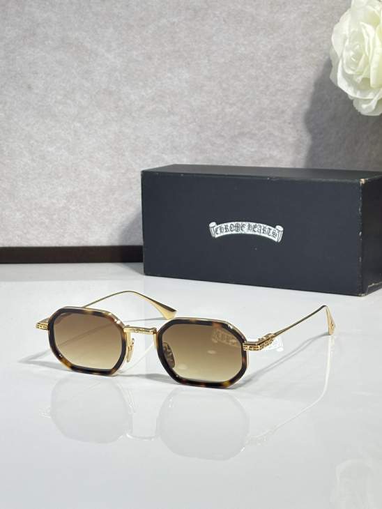Picture of Chrome Hearts Sunglasses _SKUfw77318308fw